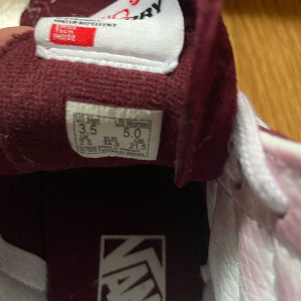 Vans - Picture 6 of 9